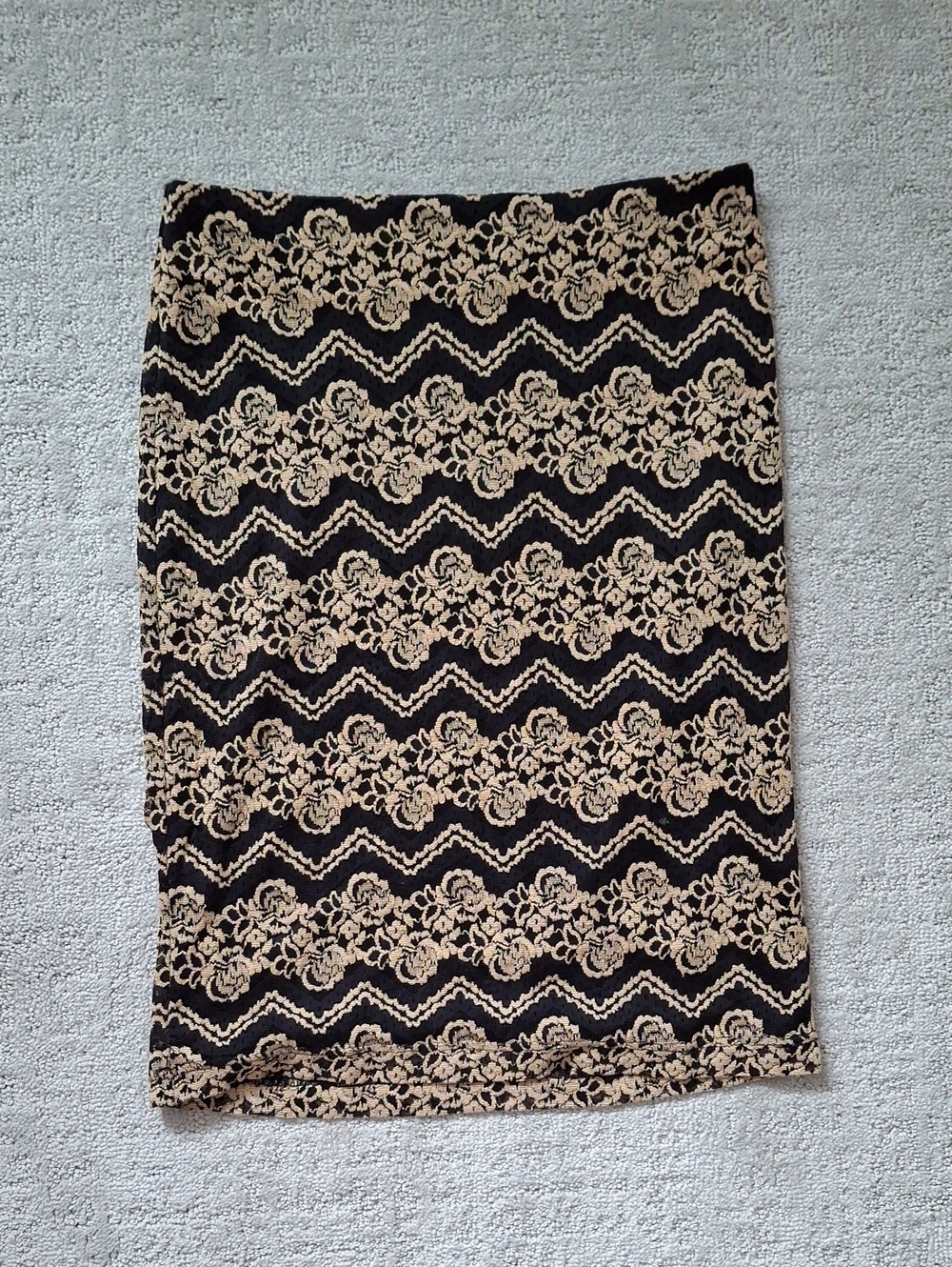 Propaganda Black and Gold Lace Floral Patterned Pencil Skirt Sz XS